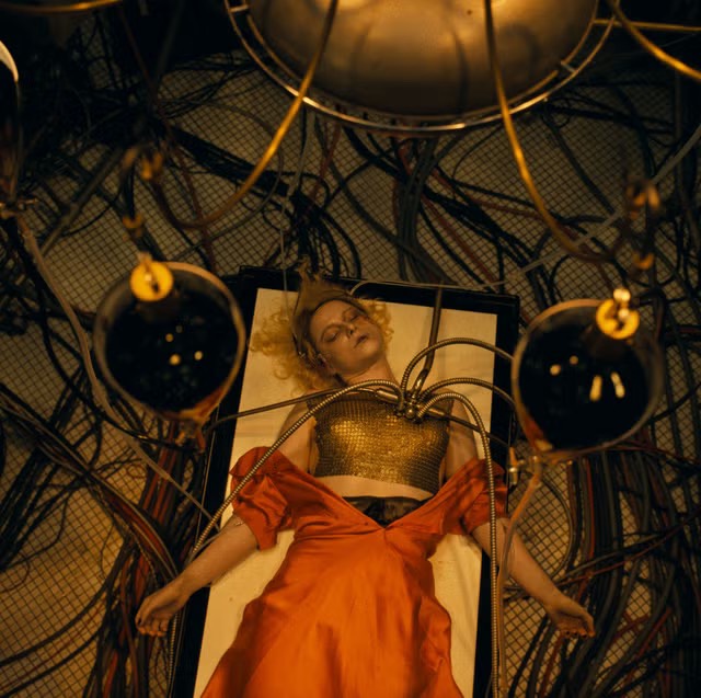 影壇震撼彈!瑪姬葛倫霍新作《科學新娘!》翻轉經典 打造1930年代狂野亡命鴛鴦 6 S 9814022 0