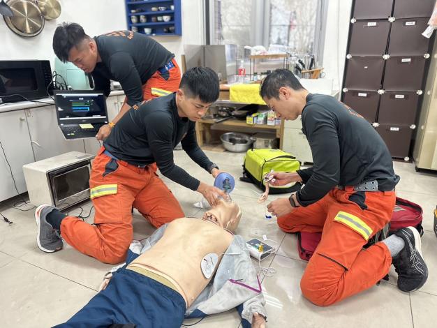 強化創傷急救量能 台中特搜分隊辦理外傷患者到院前心肺功能停止處置訓練 2 555