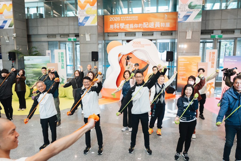 %E4%BB%8A%E6%97%A5%E6%B4%BB%E5%8B%95%E7%8F%BE%E5%A0%B4%E7%94%B1%E6%9B%99%E5%85%89%E8%B7%91%E7%8F%AD%E5%85%89%E9%A0%AD%E6%95%99%E7%B7%B4%E6%9D%8E%E7%BF%B0%E6%9A%84%E5%B8%B6%E9%A0%98%E5%BD%88%E5%8A%9B%E5%B8%B6%E4%BA%92%E5%8B%95%E9%AB%94%E9%A9%97 1024x683 1