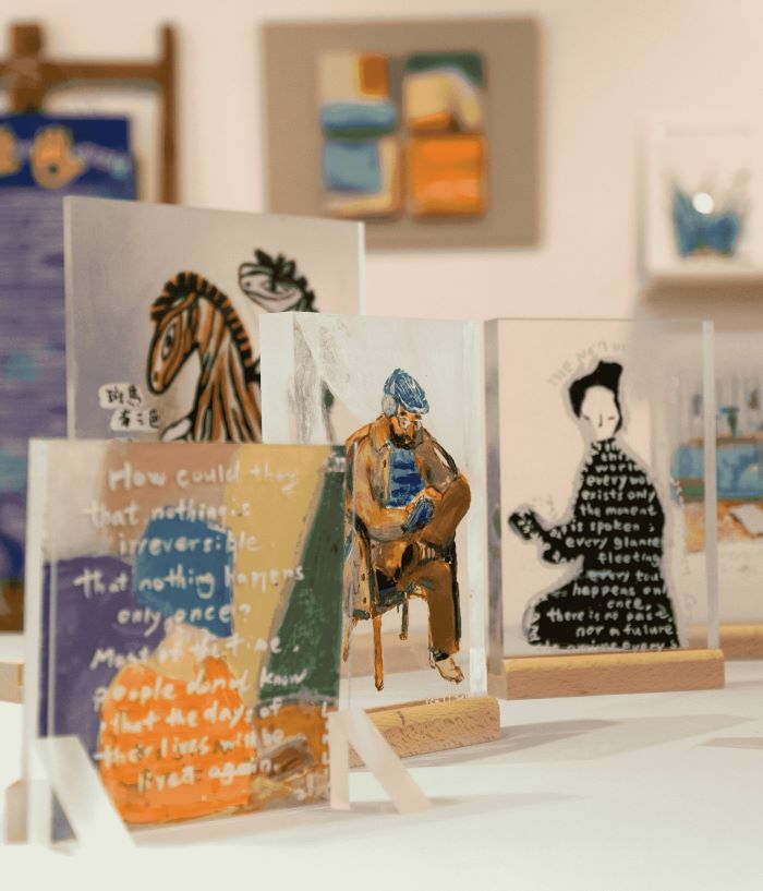 《圖說》藝術家林俐藉由描繪閱讀中的旅人，將知性通透，與繪畫技法呈現在多元材質之上。〈文化局提供〉