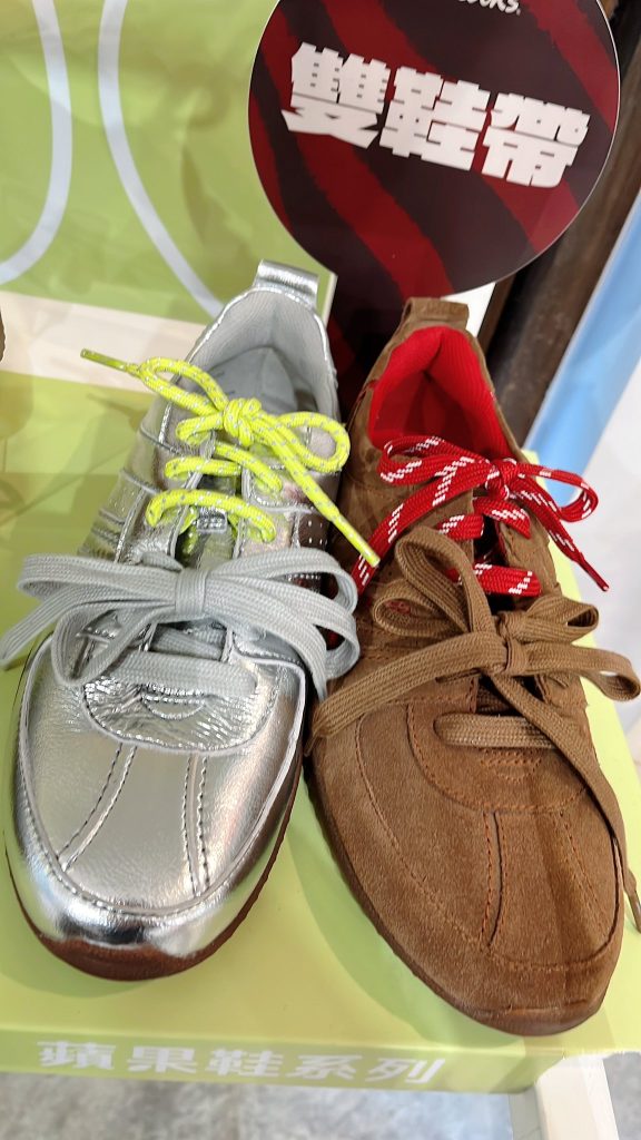 %E8%8B%B1%E5%80%AB%E9%9E%8B%E7%8E%8BClarks 00010 576x1024 1