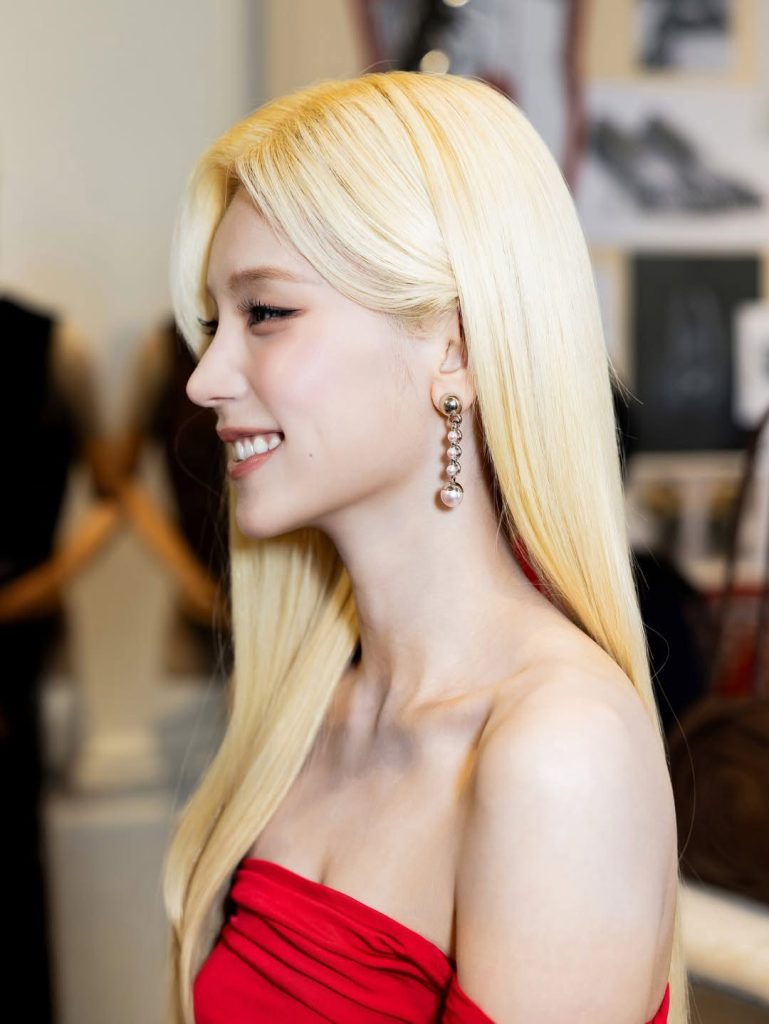 S 10043435 0 769x1024 1