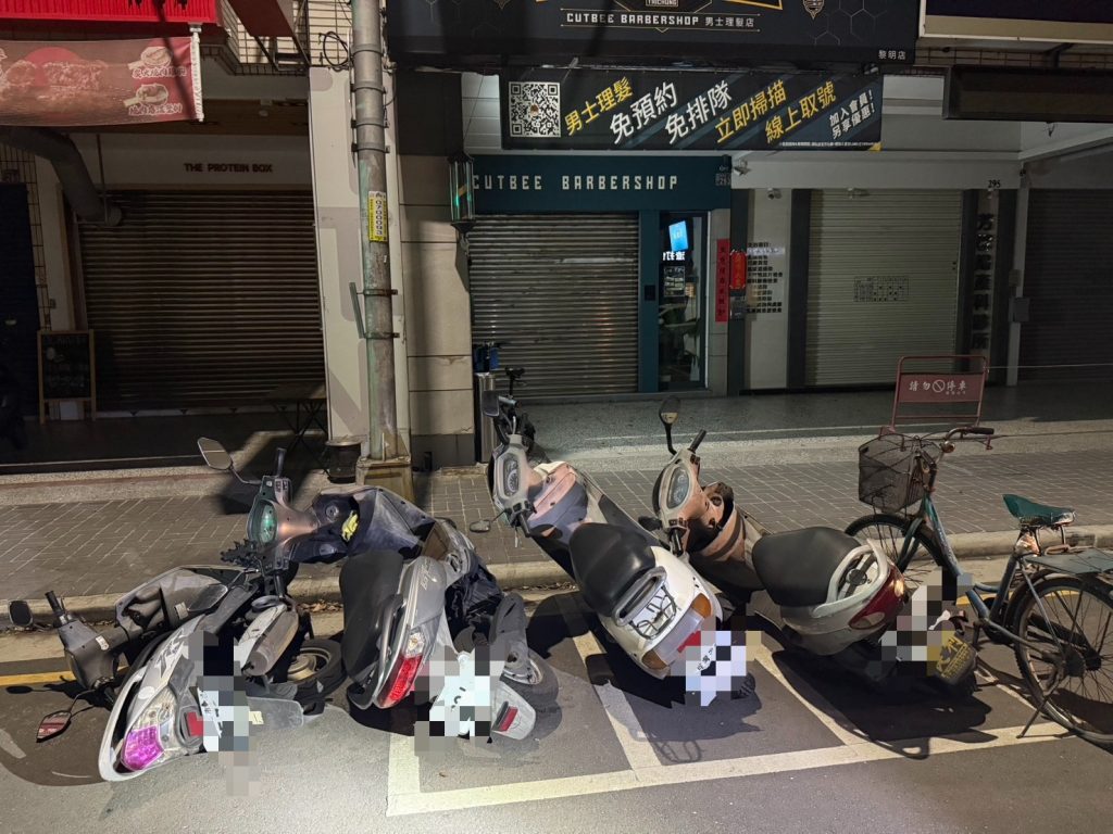 醉男深夜推倒路邊車輛 警速查到案依法送辦 2 S 517734410 1024x768 1