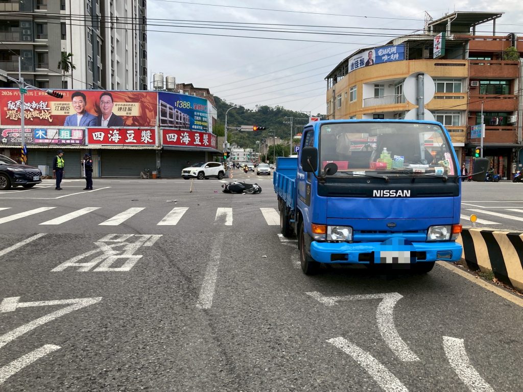 台中豐原交通事故 17歲無照騎士與貨車相撞送醫 4 S 518037550 0 1024x768 1