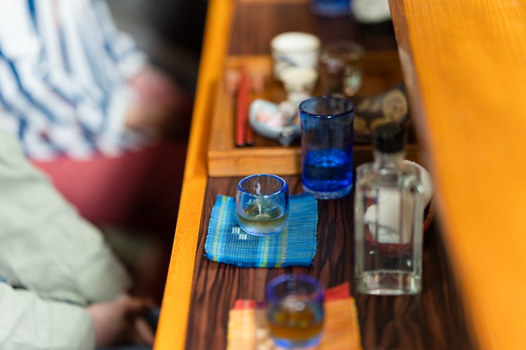 No 250037 3 %E6%B2%96%E7%B9%A9%E6%B3%A1%E7%9B%9B%E9%A3%B2%E6%96%87%E5%8C%96 %E4%BE%86%E6%BA%90 %E6%B2%96%E7%B9%A9%E7%B8%A3%E9%85%92%E9%80%A0%E5%8D%94%E5%90%8C%E7%B5%84%E5%90%88 1024x683 1