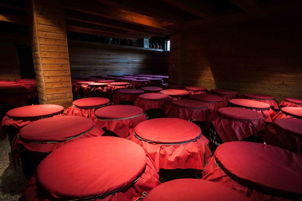 No 250037 2 %E4%BB%95%E6%AC%A1%E9%80%B2%E8%A1%8C%E4%B8%AD %E5%8F%A4%E9%85%92%E7%9A%84%E9%99%B3%E5%B9%B4%E6%96%B9%E5%BC%8F %E4%BE%86%E6%BA%90 %E7%91%9E%E6%B3%89%E9%85%92%E9%80%A0 1024x681 1