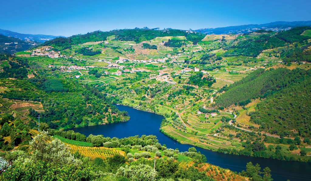 No 250038 2 %E6%96%97%E7%BE%85%E6%B2%B3%E6%B2%BF%E5%B2%B8 %E4%BE%86%E6%BA%90 %E8%A5%BF%E7%8F%AD%E7%89%99%E6%97%85%E9%81%8A%E5%B1%80 1024x597 1