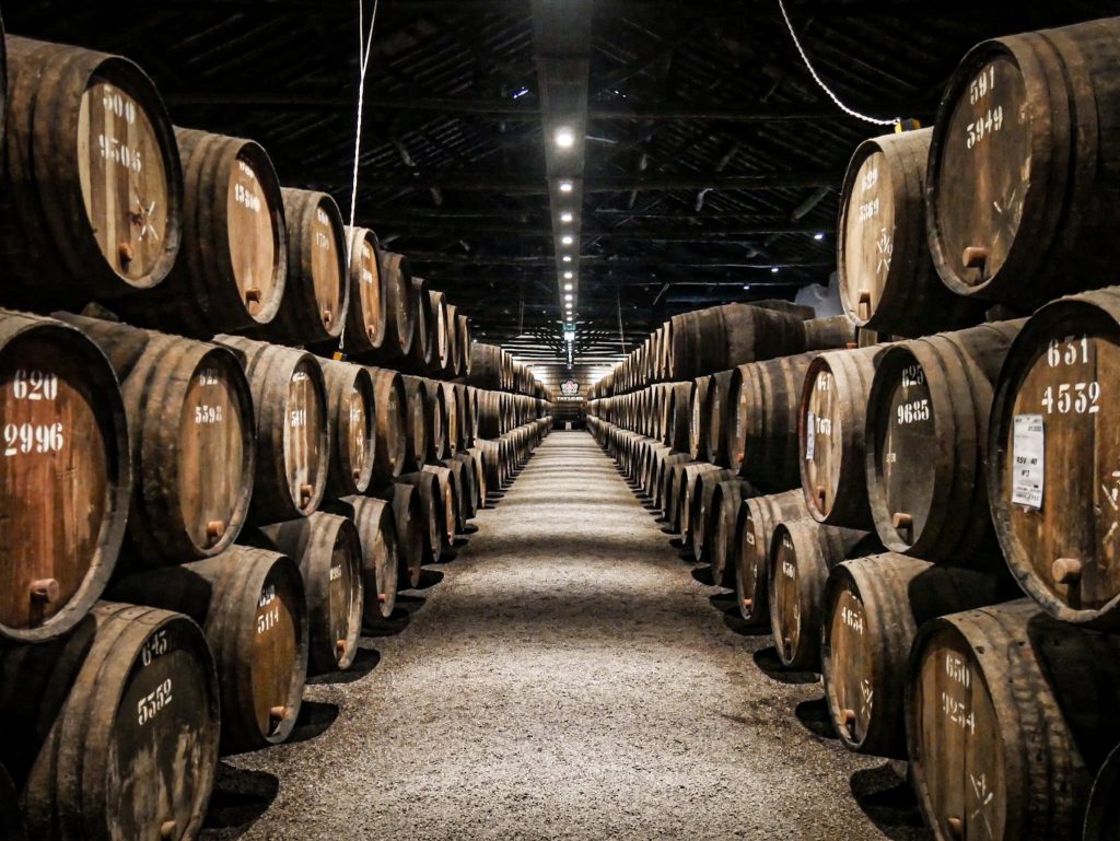 No 250038 8 %E6%B3%A2%E7%89%B9%E9%85%92%E5%80%89%E5%BA%AB%E5%85%A7%E6%99%AF %E4%BE%86%E6%BA%90 Turismo de Porto 1024x769 1