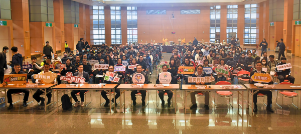 新北企業防災再升級 逾百家業齊聚說明會 5 《圖說》新北市企業防災說明會出席企業合照。〈消防局提供〉