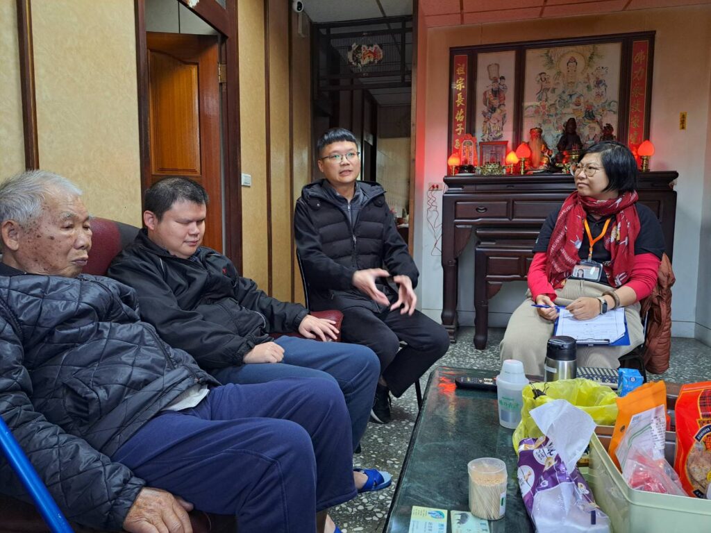 %E5%85%88%E5%A4%A9%E8%A6%96%E9%9A%9C%E8%80%85%E5%91%82%E5%9D%A4%E8%AB%AD%E5%B7%A62%E8%88%87%E9%98%BF%E5%85%AC%E5%B7%A61%E7%9B%B8%E4%BE%9D%E7%82%BA%E5%91%BD%E5%B7%A63%E7%82%BA%E5%BC%9F%E5%BC%9F%E5%91%82%E9%BE%8D%E9%8C%A1%E5%8F%B3%E7%82%BA%E9%95%B7%E6%9C%9F%E9%99%AA%E4%BC%B4%E6%9C%8D%E5%8B%99%E7%9A%84%E6%A8%82%E6%98%8E%E4%B8%AD%E5%BF%83%E4%BD%99%E7%A4%BE%E5%B7%A5 1024x768 1