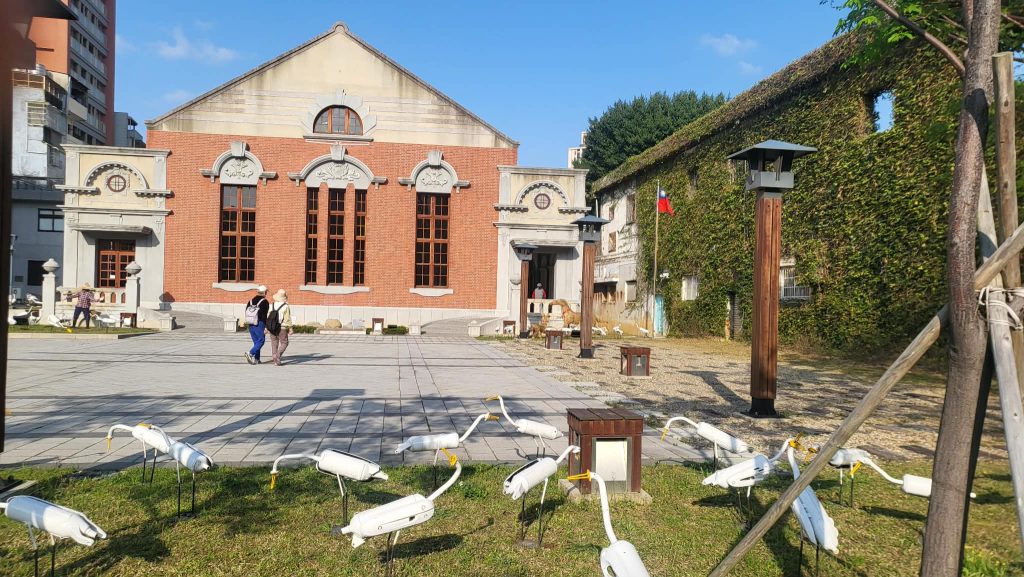 %E6%96%B0%E7%AB%B9%E7%94%9F%E6%B4%BB%E7%BE%8E%E5%AD%B8%E9%A4%A8%E5%A4%96%E8%A7%80%E5%9C%96%E9%83%8E%E4%BA%9E%E7%8E%B2%E6%94%9D%E5%BD%B1 1024x577 1