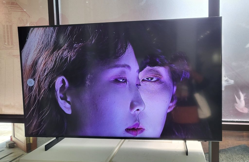 %E9%AD%8F%E5%A4%A9%E5%81%A5%E5%BD%B1%E5%83%8F%E4%BD%9C%E5%93%81%E6%88%91%E9%9D%9E%E6%88%91 2025 %E9%8C%84%E5%83%8F%E6%9C%89%E8%81%B2%E5%9C%96%E9%83%8E%E4%BA%9E%E7%8E%B2%E6%94%9D 1024x667 1