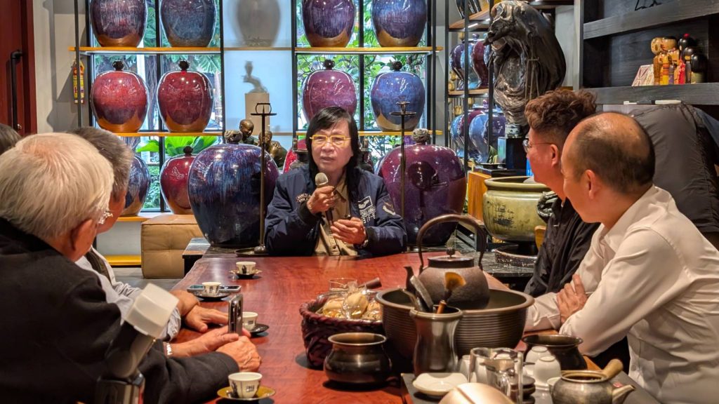 %E8%88%87%E4%BC%8D%E7%B4%80%E5%B9%B4%E4%BB%A3%E8%8C%B6%E5%8D%94%E6%9C%83%E5%90%8C%E4%BB%81%E5%85%B1%E5%93%819%E6%AC%BE%E4%B8%8D%E5%90%8C%E5%B9%B4%E4%BB%BD%E7%9A%84%E7%A6%8F%E5%A3%BD%E5%B1%B1%E7%83%8F%E9%BE%8D02 1024x576 1