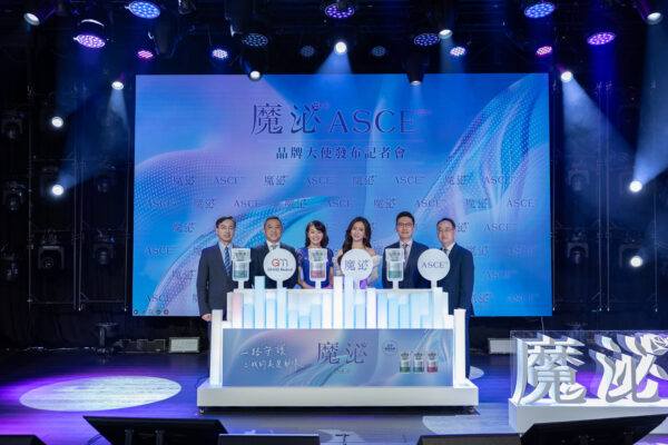 ▲偉鉅總經理趙桓履與魔泌原廠 ExoCoBio CEO 聯手揭幕品牌發表。(圖/業者提供)