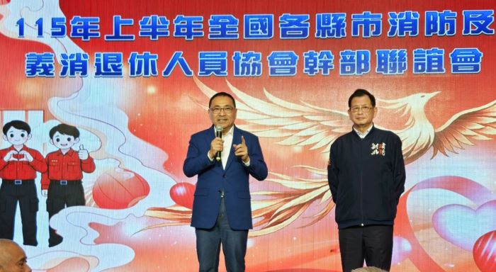 《圖說》市長侯友宜感謝所有消防及義消人員多年來對公共安全的奉獻，也肯定消防家庭對社會的支持與付出，右為消防局長陳崇岳。〈消防局提供〉