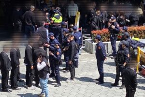 幫派參加告別式 北市警方強勢執法攔檢盤查防制暴力衝突 7 MEITU 20260314 111742162 300x200 1