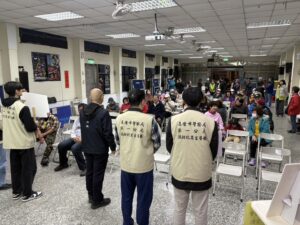 基警入鄰里勤宣導 提升民眾防詐意識 14 %E4%BA%8C 30 300x225 1