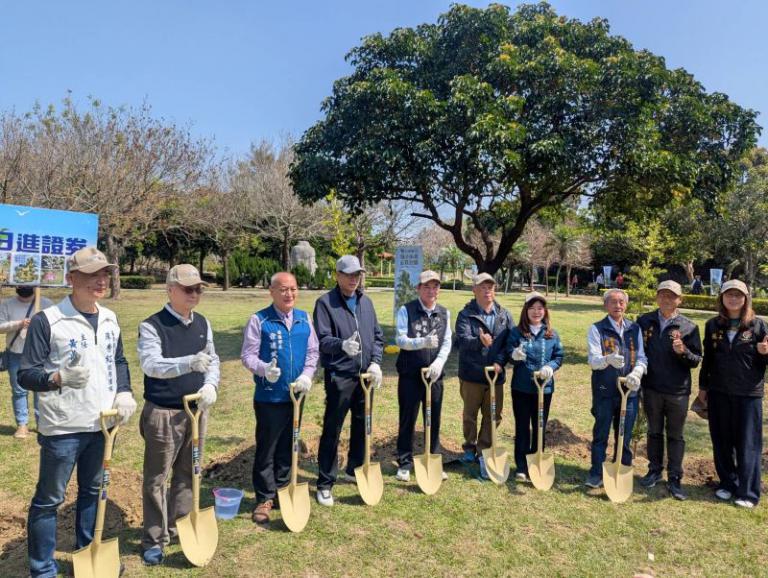 領苗囉!苗栗縣植樹節帶走兩千株綠意 扎根鄉土提升生態韌性! 4 20260314145256 165a141d