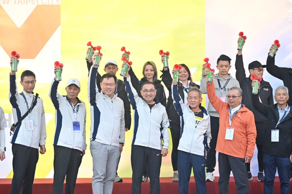 %E4%BE%AF%E5%8F%8B%E5%AE%9C%E7%82%BA%E8%B6%85%E9%81%8E1%E8%90%AC2000%E5%90%8D%E8%B7%91%E8%80%85%E8%B3%BD%E4%BA%8B%E9%B3%B4%E7%AC%9B%E8%B5%B7%E8%B7%91 1024x683 1