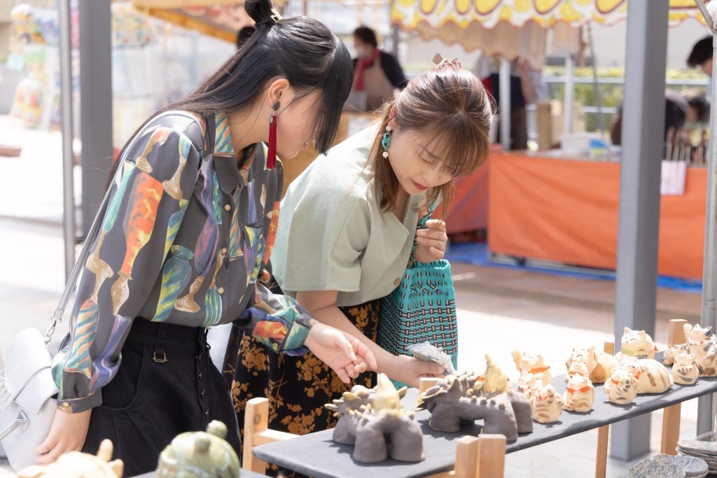 城下町的櫻花、山車與火焰——愛知縣一年四季的祭典風景 12 No 250039 3 %E7%80%A8%E6%88%B6%E9%99%B6%E7%A5%96%E7%A5%AD %E9%99%B6%E5%B8%82%E9%9B%86 %E4%BE%86%E6%BA%90 %E7%80%A8%E6%88%B6%E5%B8%82%E8%A7%80%E5%85%89%E6%83%85%E5%A0%B1%E5%85%AC%E5%BC%8F 1024x683 1