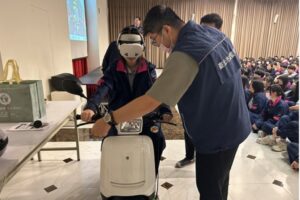 學生VR微電車智慧實境體驗交通安全講習 8 MEITU 20260316 113041767 300x200 1