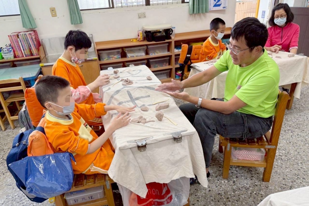 色彩不分性別、藝術賦能生命:宋禾元攜手特教學子落實多元平權 5 02%E5%AE%8B%E7%A6%BE%E5%85%83%E6%94%9C%E6%89%8B%E7%89%B9%E6%95%99%E5%AD%B8%E5%AD%90%E8%90%BD%E5%AF%A6%E5%A4%9A%E5%85%83%E5%B9%B3%E6%AC%8A