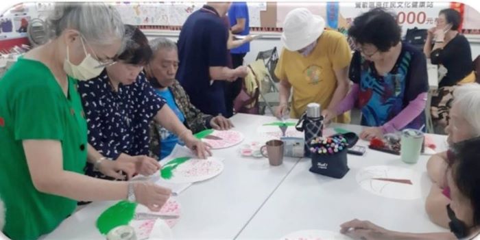 原民長者有伴交流延續文化 新北第17處文健站落腳鶯歌 6 《圖說》文健站長者平時上課情形。〈原民局提供〉