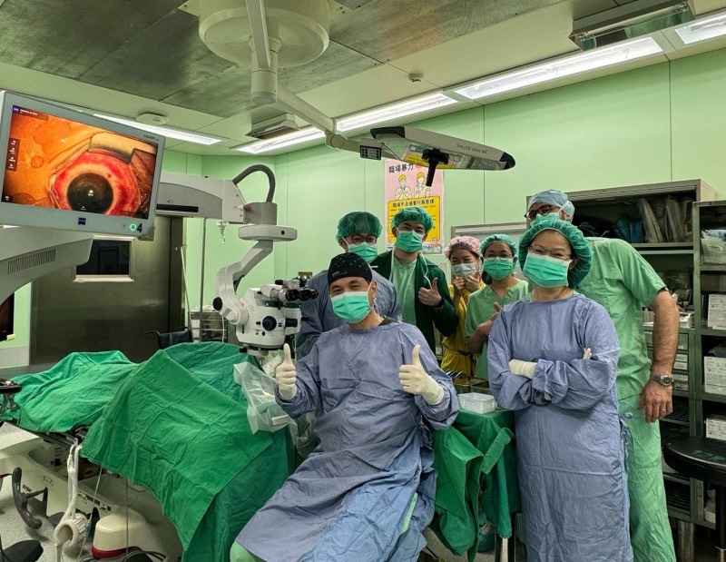 長庚基隆孫啟欽完成角膜基質內環植入術! 23歲女圓錐角膜視力改善 8 S 49750466