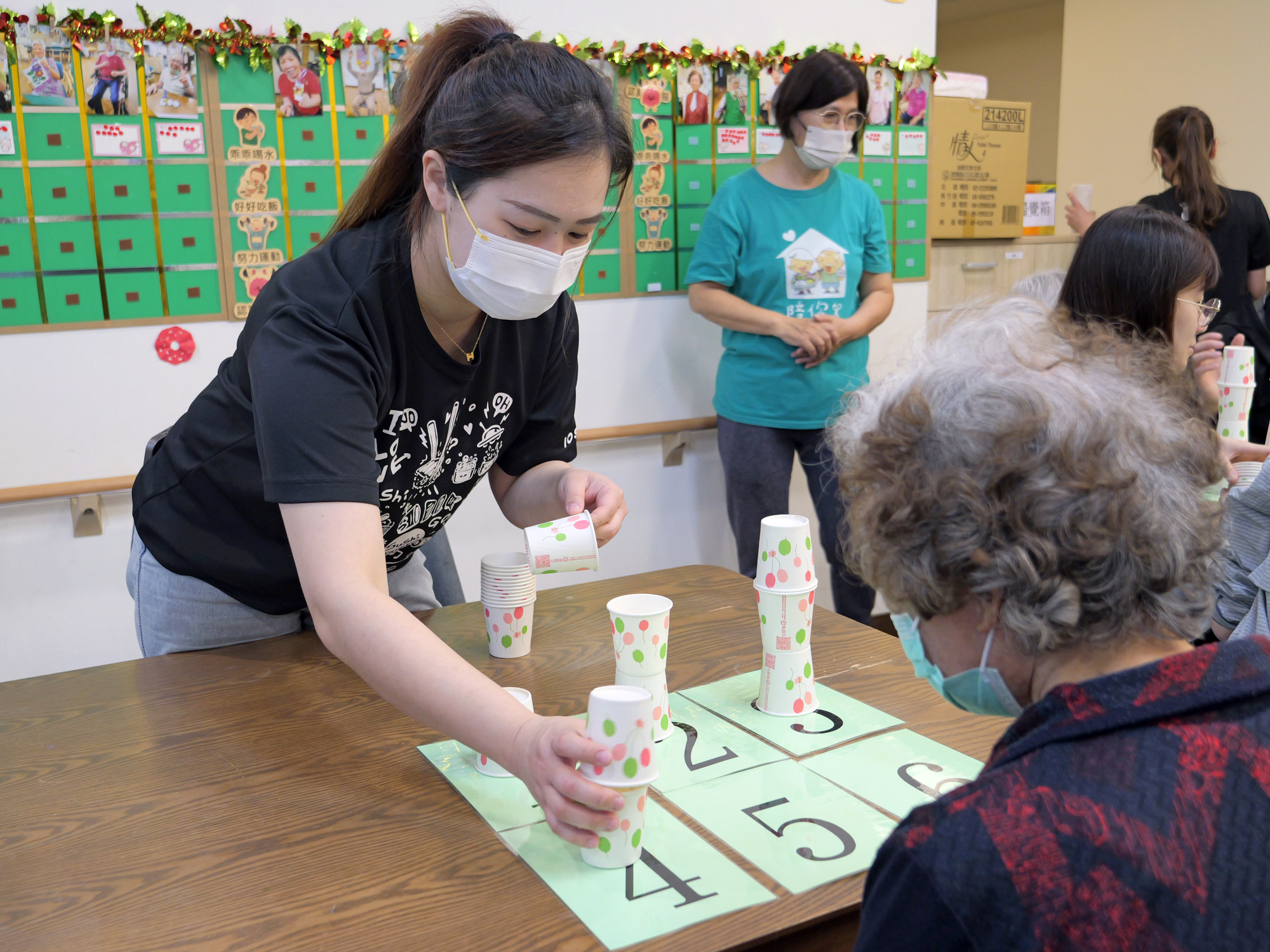 %E6%B4%BB%E5%8B%95%E5%89%8D%E7%94%B1%E7%88%AD%E9%AE%AE%E5%A4%A5%E4%BC%B4%E7%A4%BA%E7%AF%84%E7%8E%A9%E6%B3%95%E8%AD%B7%E7%90%86%E5%B8%AB%E8%88%87%E7%85%A7%E6%9C%8D%E5%93%A1%E5%85%A8%E7%A8%8B%E9%99%AA%E4%BC%B4%E9%97%9C%E6%B3%A8%E9%95%B7%E8%80%85%E5%81%A5%E5%BA%B7%E7%8B%80%E6%B3%81