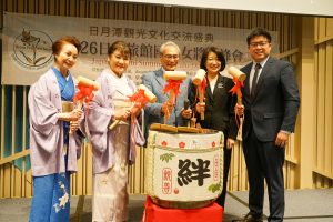 %E9%AB%98%E5%B3%B0%E6%9C%83 %E9%8F%A1%E9%96%8B%E5%84%80%E5%BC%8F 300x200 1