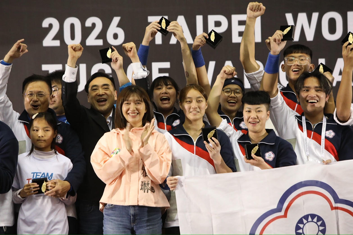 %E6%B5%B7%E5%A4%A7%E5%82%91%E5%87%BA%E6%A0%A1%E5%8F%8B%E5%BC%B5%E9%9B%85%E7%90%B3%E7%AB%8B%E5%A7%94%E4%B9%9F%E8%A6%AA%E8%87%A8%E8%A6%8B%E8%AD%89%E6%8B%94%E6%B2%B3%E4%BB%A3%E8%A1%A8%E9%9A%8A%E7%9A%84%E6%A6%AE%E8%80%80