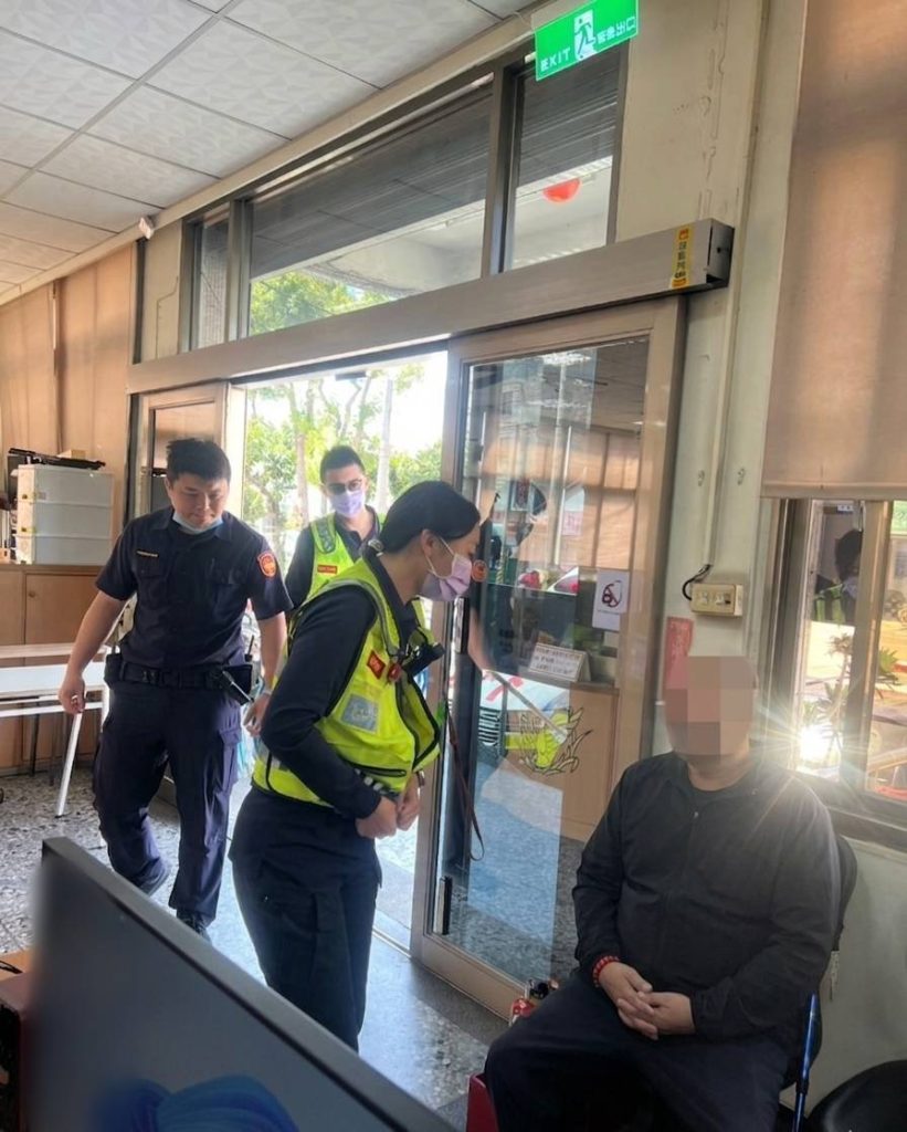 S 524247063 0 821x1024 1