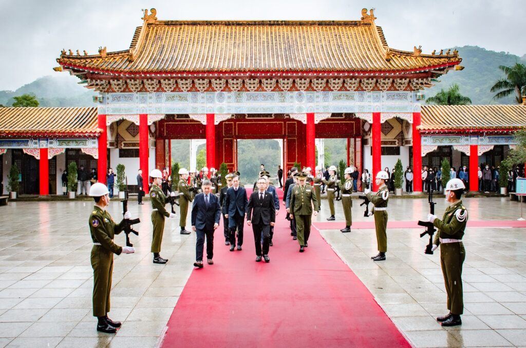 北市舉行115年春祭忠烈陣亡將士典禮 張溫德副市長視察軍墓設施革新成果 5 5dca9a0c e415 4bf7 aab4 937417162cb8 1024x678 1