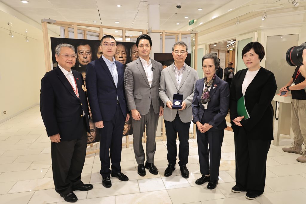 S 526123026 1024x683 1