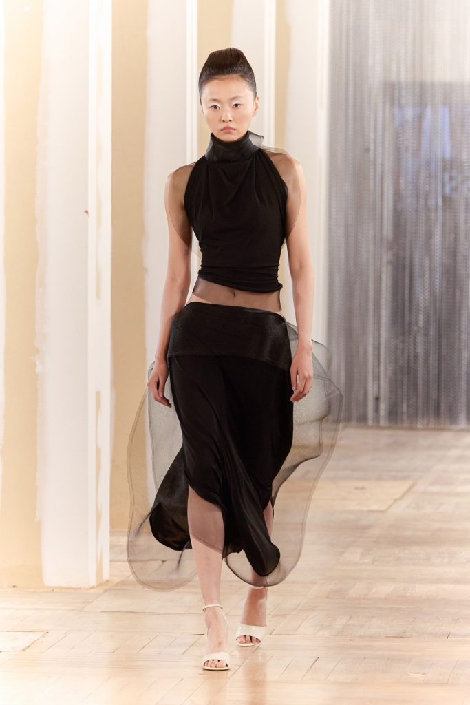 S 11673612 0 683x1024 1