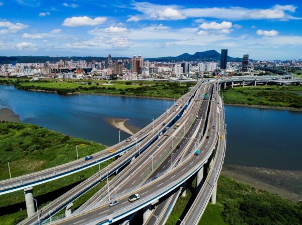 板橋門牌面公園雙學區值多少?「日安PARK」超優價位狂吸買氣 5 本案位處交通樞紐核心,不論南來北往皆能大幅縮短跨區時程。(圖/日安PARK提供)