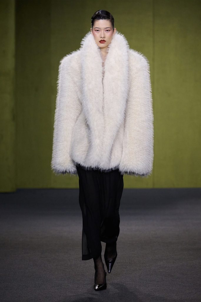 上海時裝週(Labelhood 平台)Yirantian 發布2026秋冬女裝最新系列 7 S 11952133 0 683x1024 1