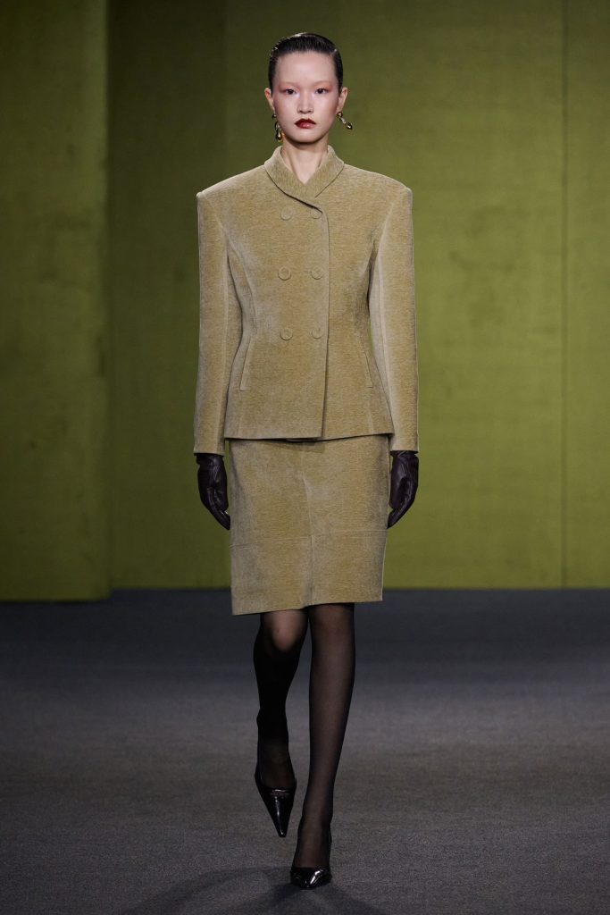 上海時裝週(Labelhood 平台)Yirantian 發布2026秋冬女裝最新系列 8 S 11952132 0 683x1024 1