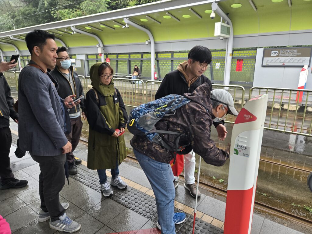 台灣公益聯盟實測安坑輕軌無障礙動線! 揭多處「斷點」籲打造全旅程無礙交通 11 20260310 142826 1024x768 1