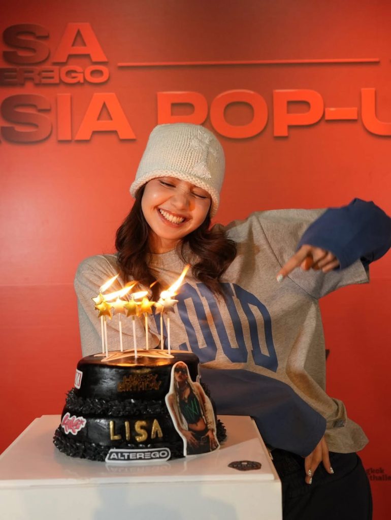 閃耀東京!LISA 親臨《ALTER EGO》期間限定店共慶生日 4 S 11976720 0 770x1024 1