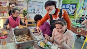 %E9%A3%9F%E5%85%AC%E7%9B%8A%E8%A8%88%E7%95%AB%E6%8C%B9%E6%B3%A8%E7%B6%93%E8%B2%BB%E5%8D%94%E5%8A%A9%E5%BD%B0%E5%8C%96%E7%B8%A3%E7%A7%81%E7%AB%8B%E5%9F%BA%E7%9D%A3%E6%95%99%E5%96%9C%E6%A8%82%E4%BF%9D%E8%82%B2%E9%99%A2%E6%B7%BB%E8%B3%BC%E9%9B%9E%E8%83%B8%E8%82%89%E7%AD%89%E9%AB%98%E8%9B%8B%E7%99%BD%E9%A3%9F%E6%9D%90%E9%A0%82%E6%96%B0%E5%92%8C%E5%BE%B7%E6%96%87%E6%95%99%E5%9F%BA%E9%87%91%E6%9C%83%E6%8F%90%E4%BE%9B 300x169 1