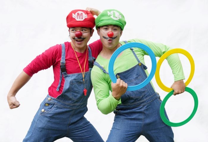 兒童節連假親子嘉年華 新北美術館馬戲魔術輪番登場 10 《圖說》「馬力兄弟特技秀」則以熟悉的遊戲角色為靈感,打造動感十足的舞台。〈文化局提供〉