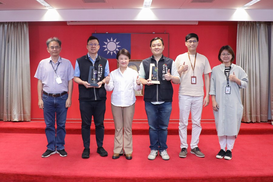 %E5%8F%B0%E4%B8%AD%E7%A9%8D%E6%A5%B5%E6%8E%A8%E5%8B%95%E8%B3%87%E6%96%99%E9%96%8B%E6%94%BE %E8%90%BD%E5%AF%A6%E9%99%BD%E5%85%89%E6%94%BF%E6%B2%BB 0