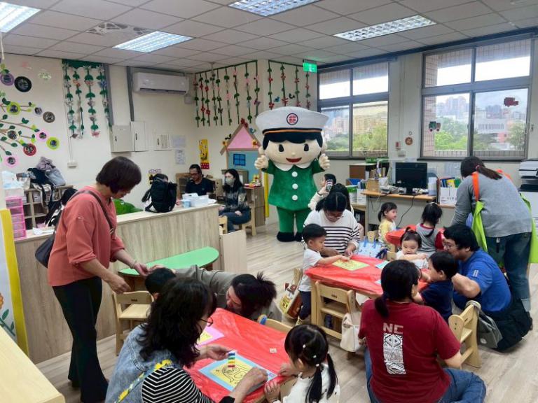 新竹郵局辦「郵愛童心」親子活動 沙畫明信片傳遞溫馨祝福 4 20260401183142 4fca9298