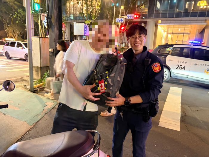 《圖說》加籍男子Jean退休前任職於加拿大卡加利(Calgary)警察局。〈海山分局提供〉