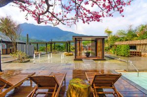 %E9%9C%B2%E5%A4%A9%E9%A2%A8%E5%91%82 Fotor 300x199 1