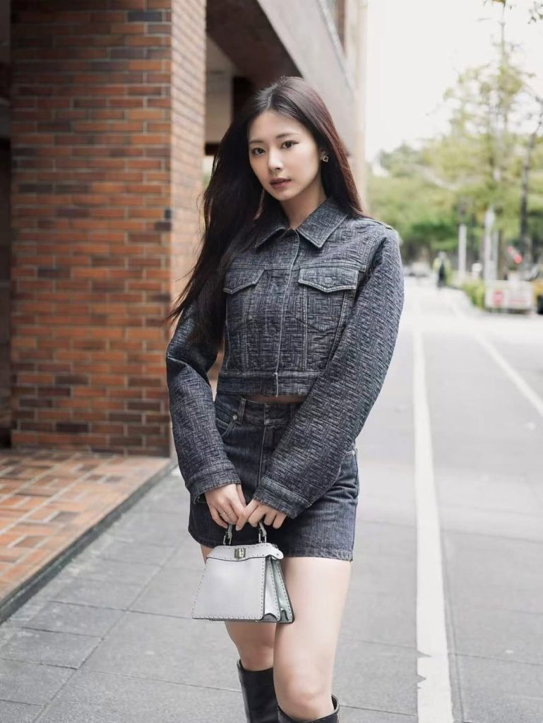 S 12124184 0 769x1024 1