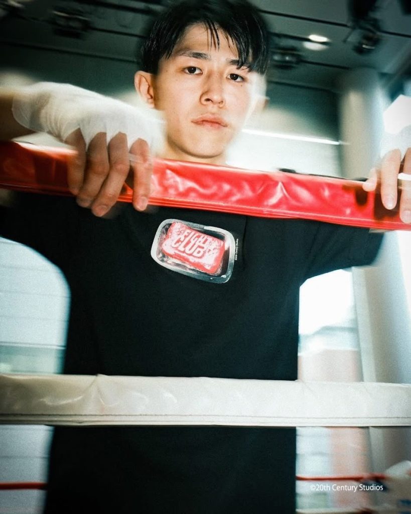 日本品牌 weber 重塑經典,推出大衛·芬查《搏擊會》聯名系列 4 S 12009491 0 819x1024 1