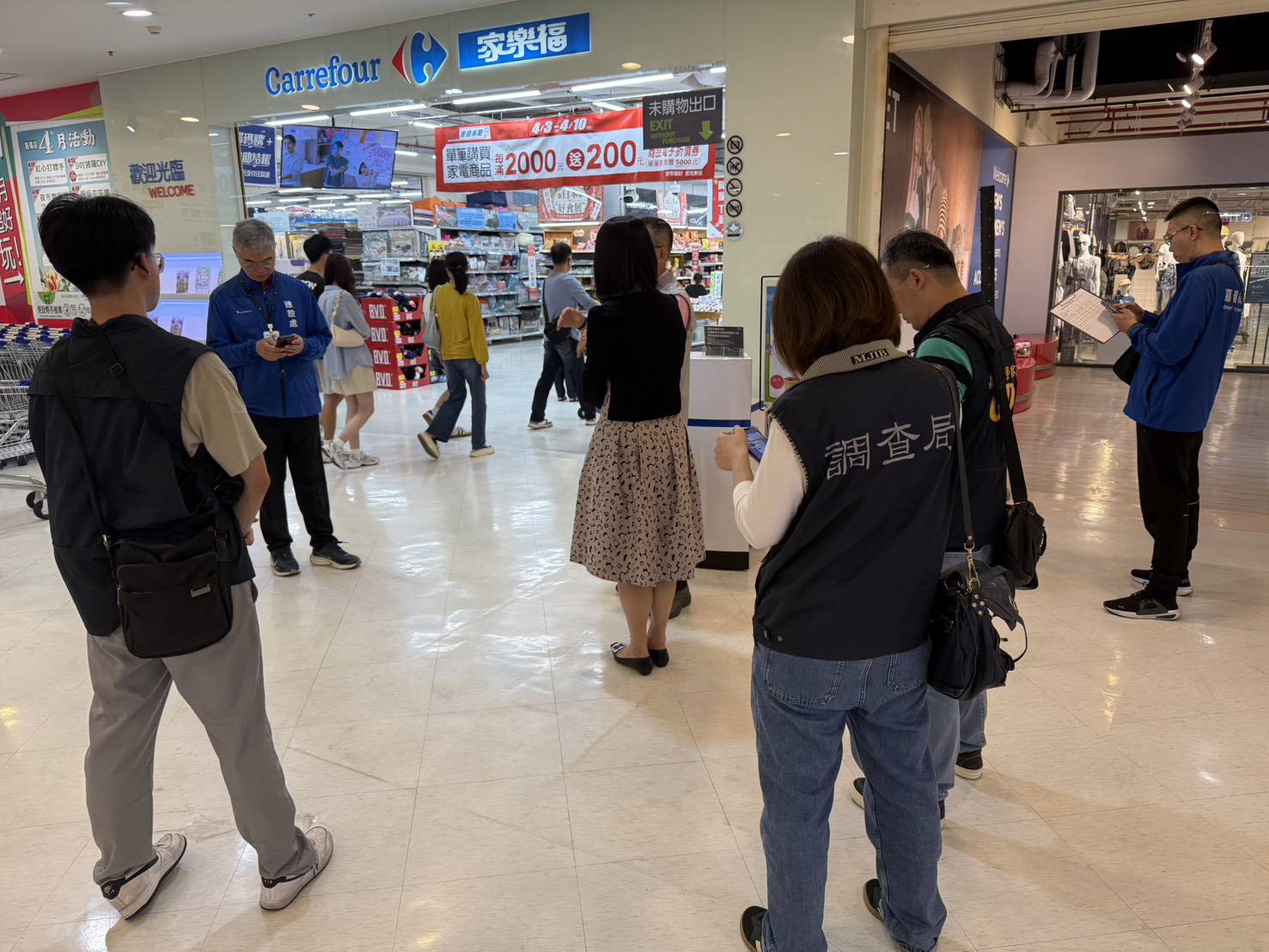 嘉檢清明連假突襲轄區賣場民生維穩行動——即時掌握市場現況防杜不法囤積哄抬價格 5 2036084 0