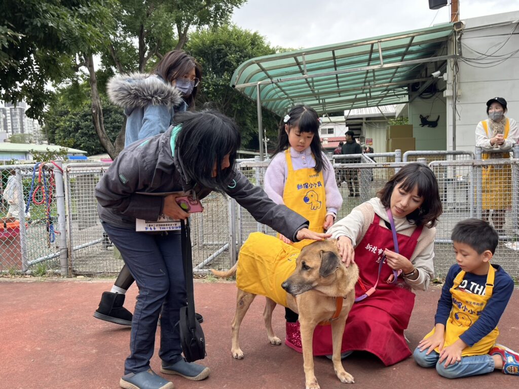 %E5%BF%97%E5%B7%A5%E5%8D%94%E5%8A%A9%E8%A6%AA%E5%AD%90%E8%88%87%E7%8B%97%E8%80%81%E5%B8%AB%E4%BA%92%E5%8B%95 1024x768 1